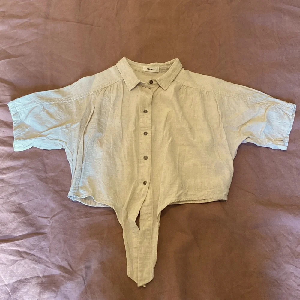 Mod Ref Button Front Crop Top - Picture 1 of 4